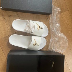 NIB White Giuseppe Zanotti Pool Slides Size 40